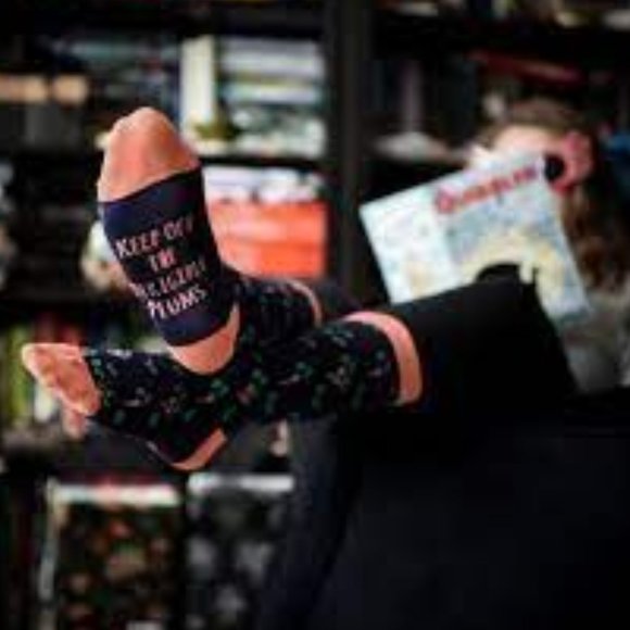 🌟 LAST CALL!!! 🌟 LitJoy HP Burrow Knit & Dirigible Plums Socks (SET OF 2!) - Picture 4 of 6